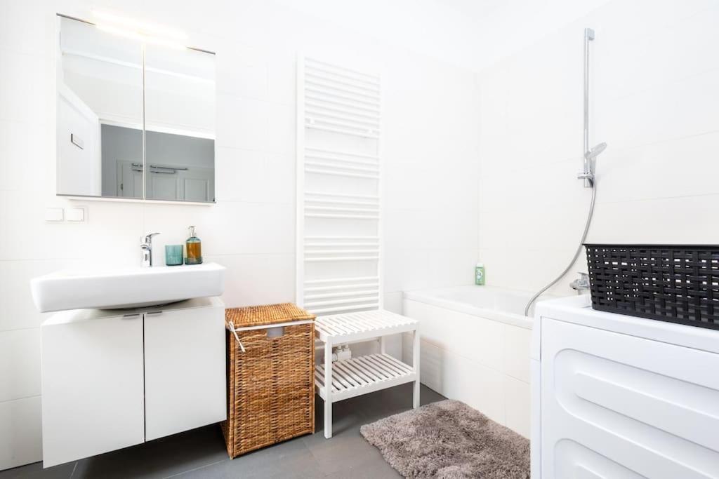 Orestaliving - 2Br On The Danube Canal Wien Ngoại thất bức ảnh